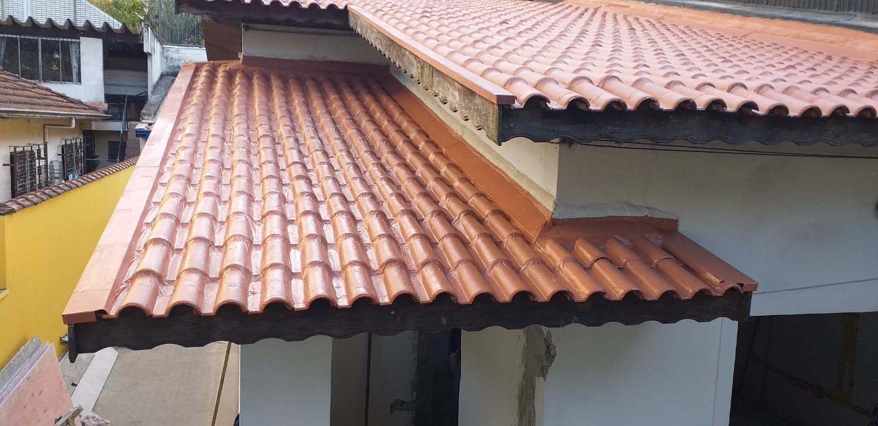Impermeabilização de telhado com manta líquida